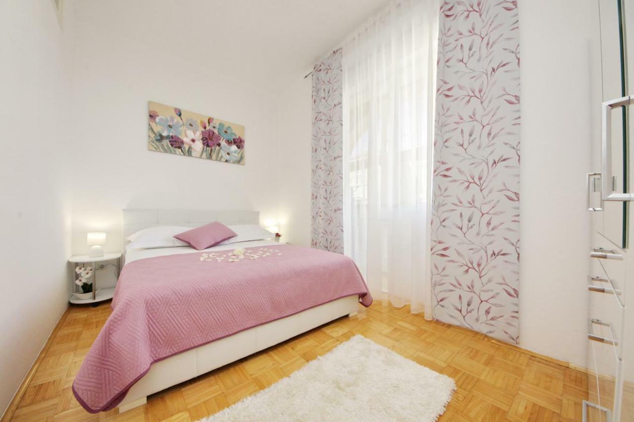 Paulin Apartament *